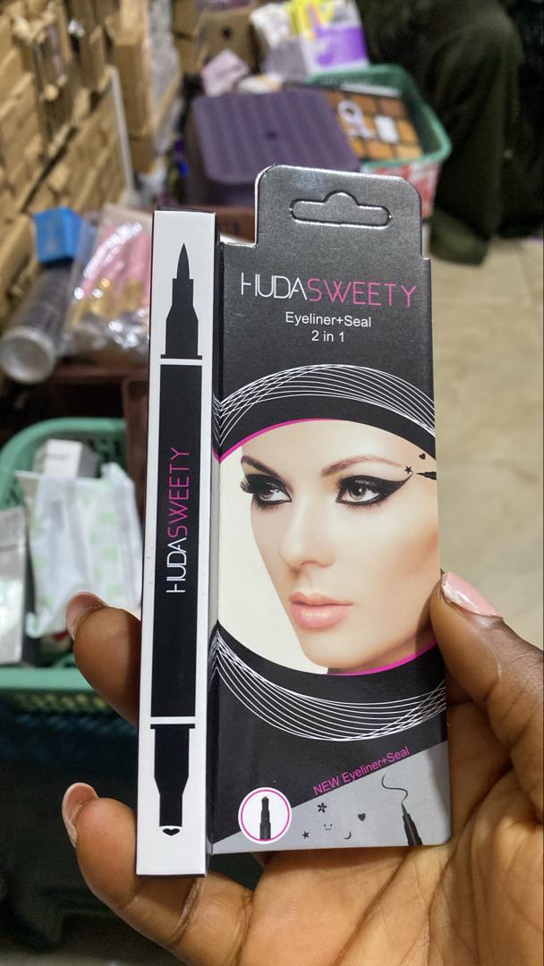 2-Side Liquid Eyeliner