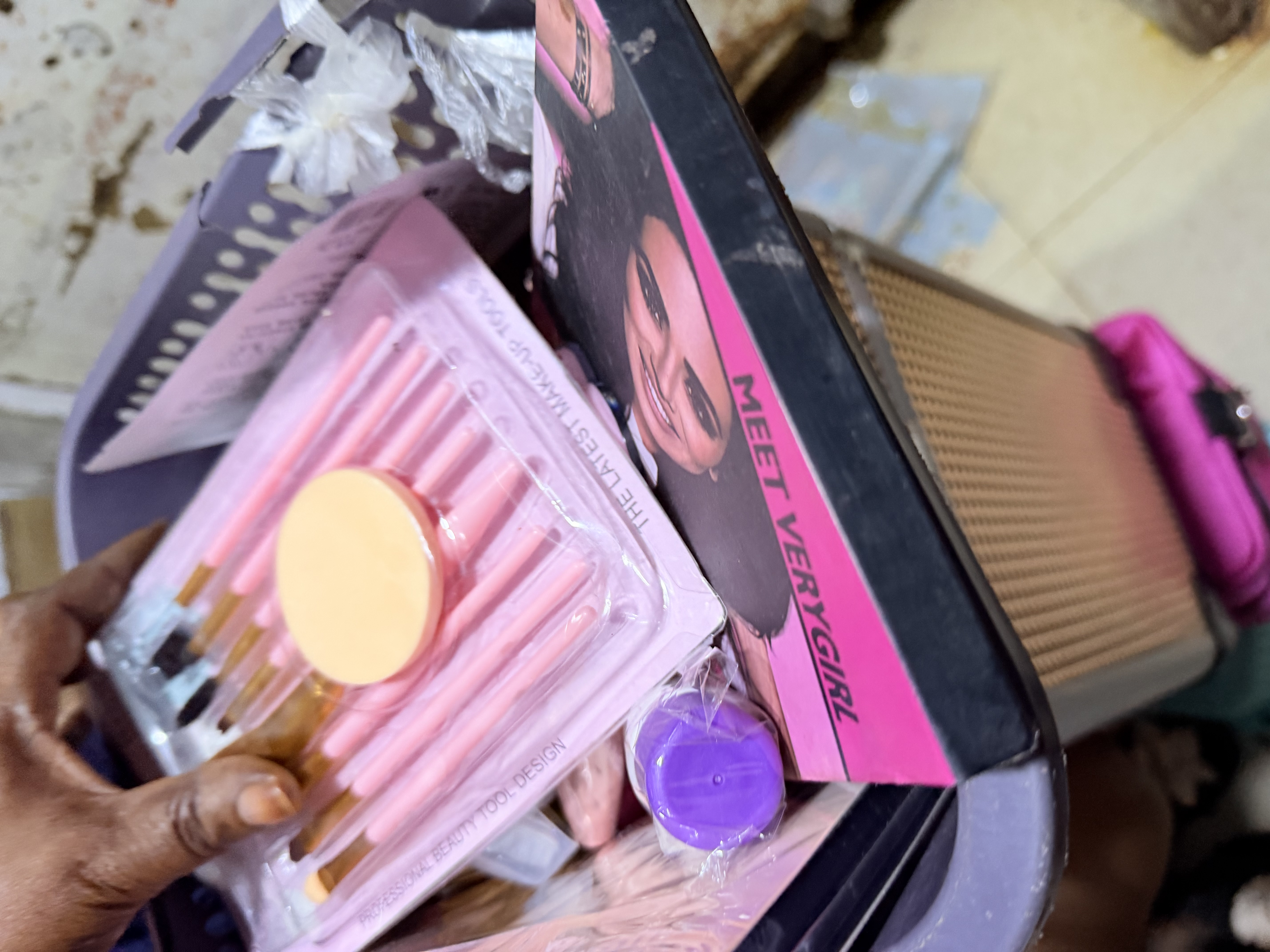 Makeup Combk when