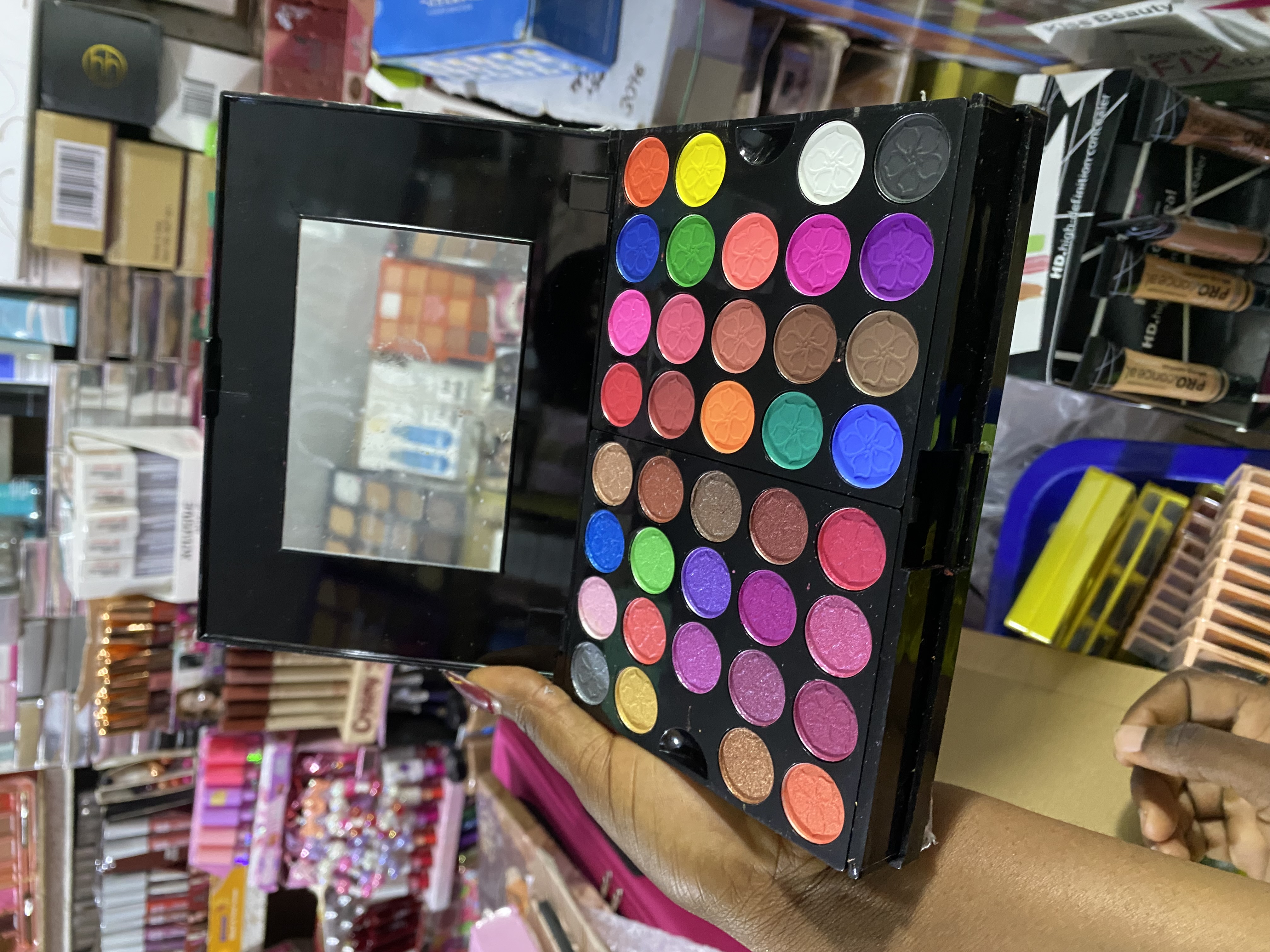 Eyeshadow palette with blush & Powder