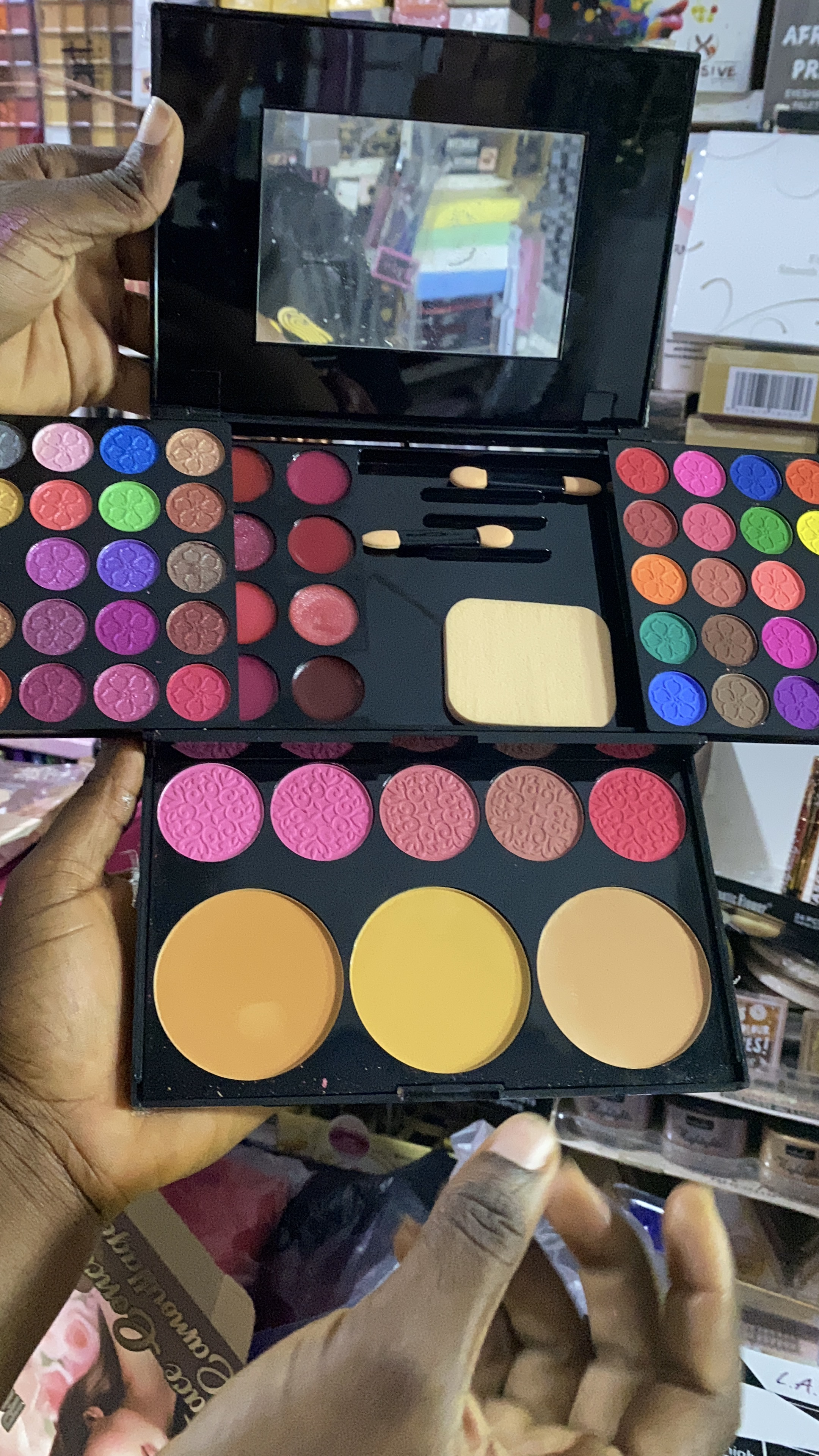 Eyeshadow palette with blush & Powder
