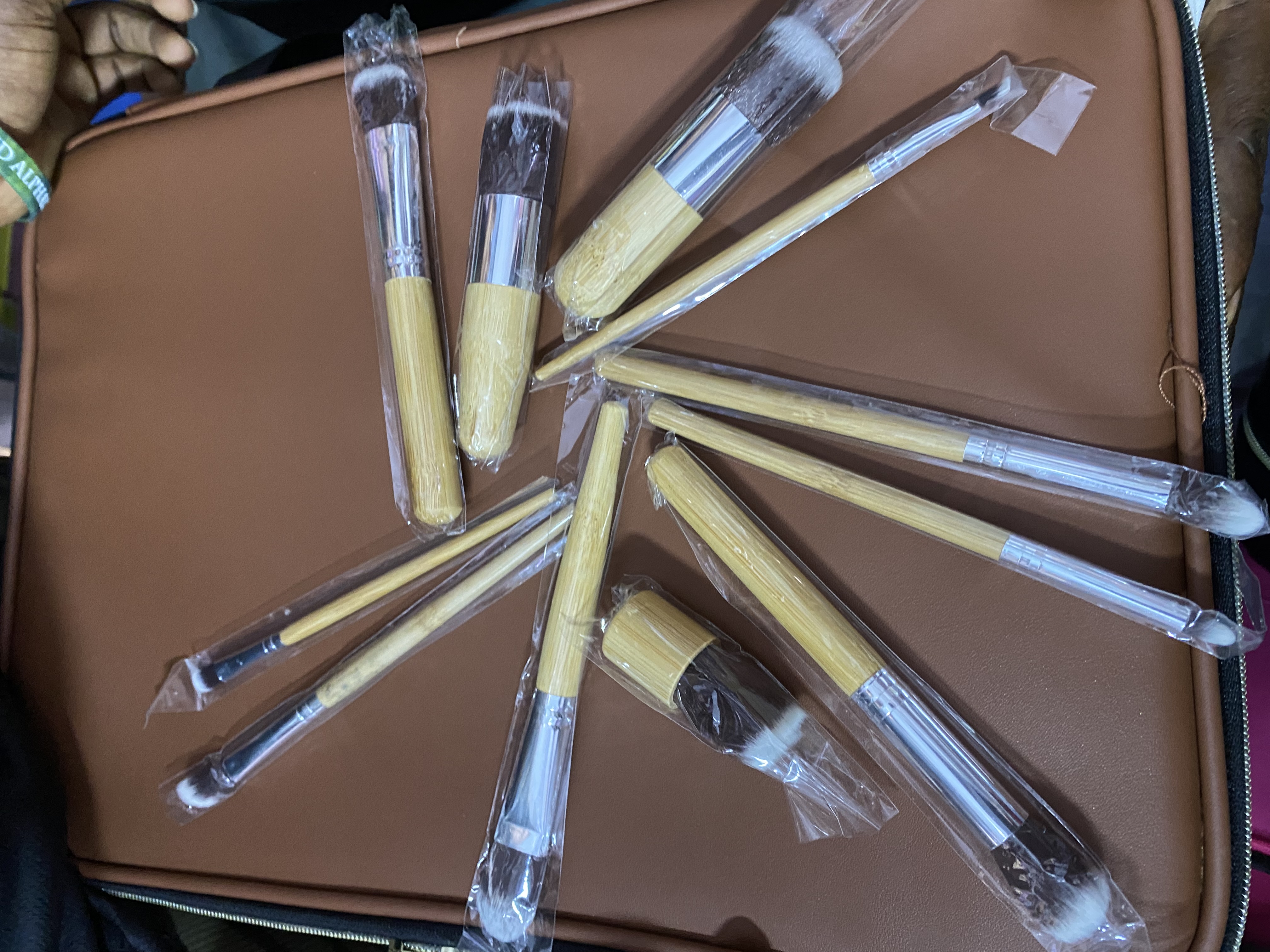11 Pieces Wooden Makeup Brushes