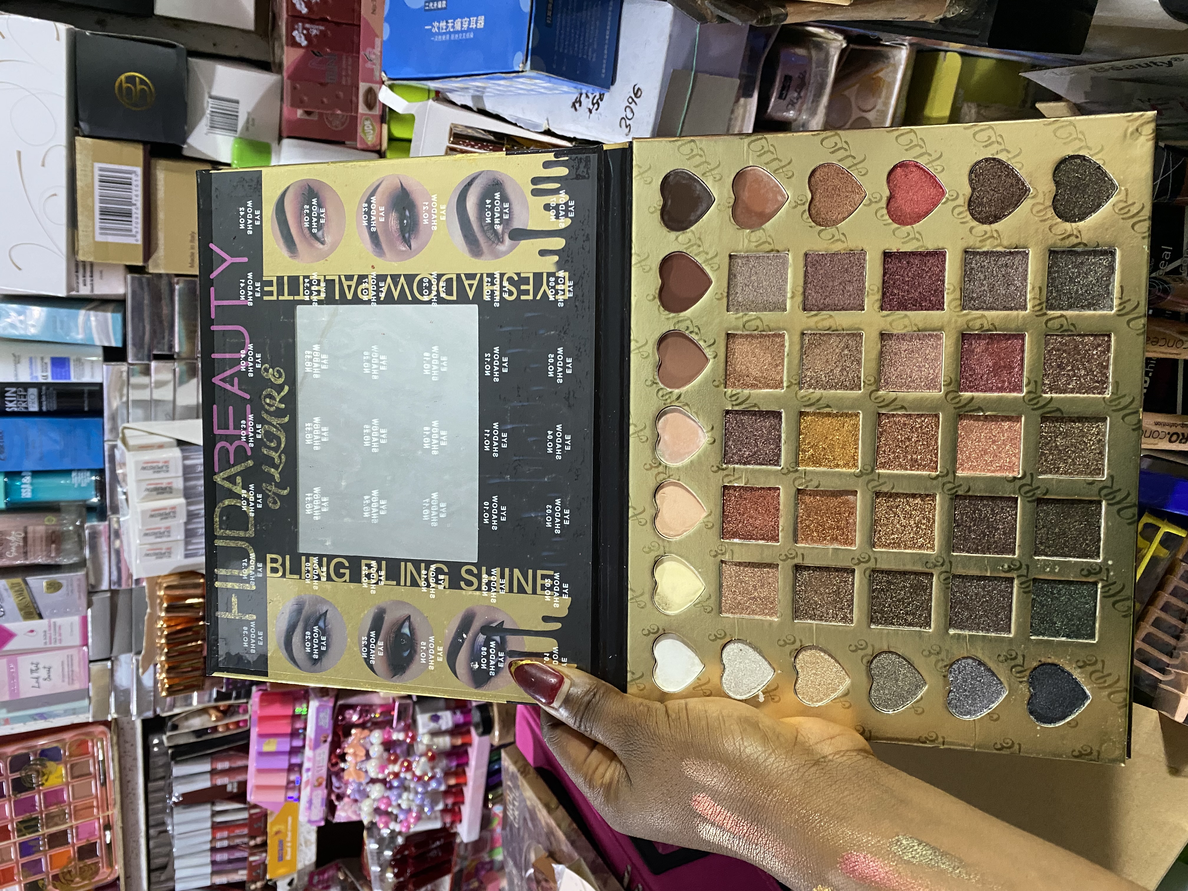 Huda Eyeshadow Palette 🎨